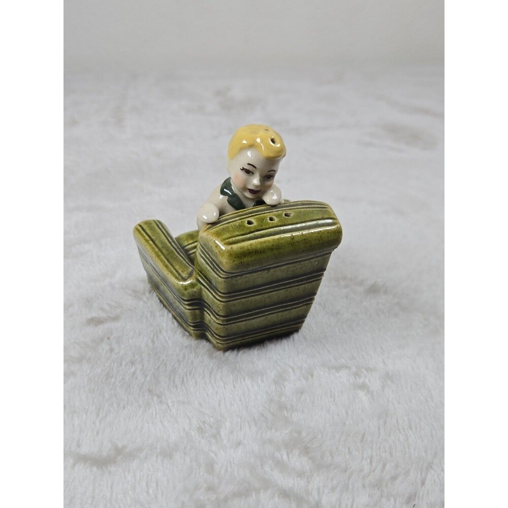 Ceramic Arts Studio No. 824 People Novelty Ceramic Salt & Pepper Shakers Set